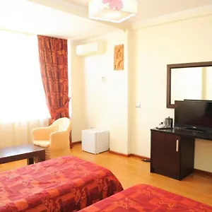 Leonardo 4* Shkallnur